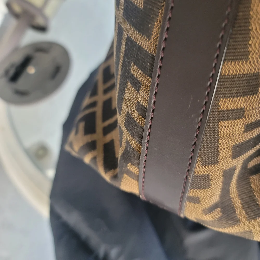 Fendi Logo Bag - Picture 13 of 16